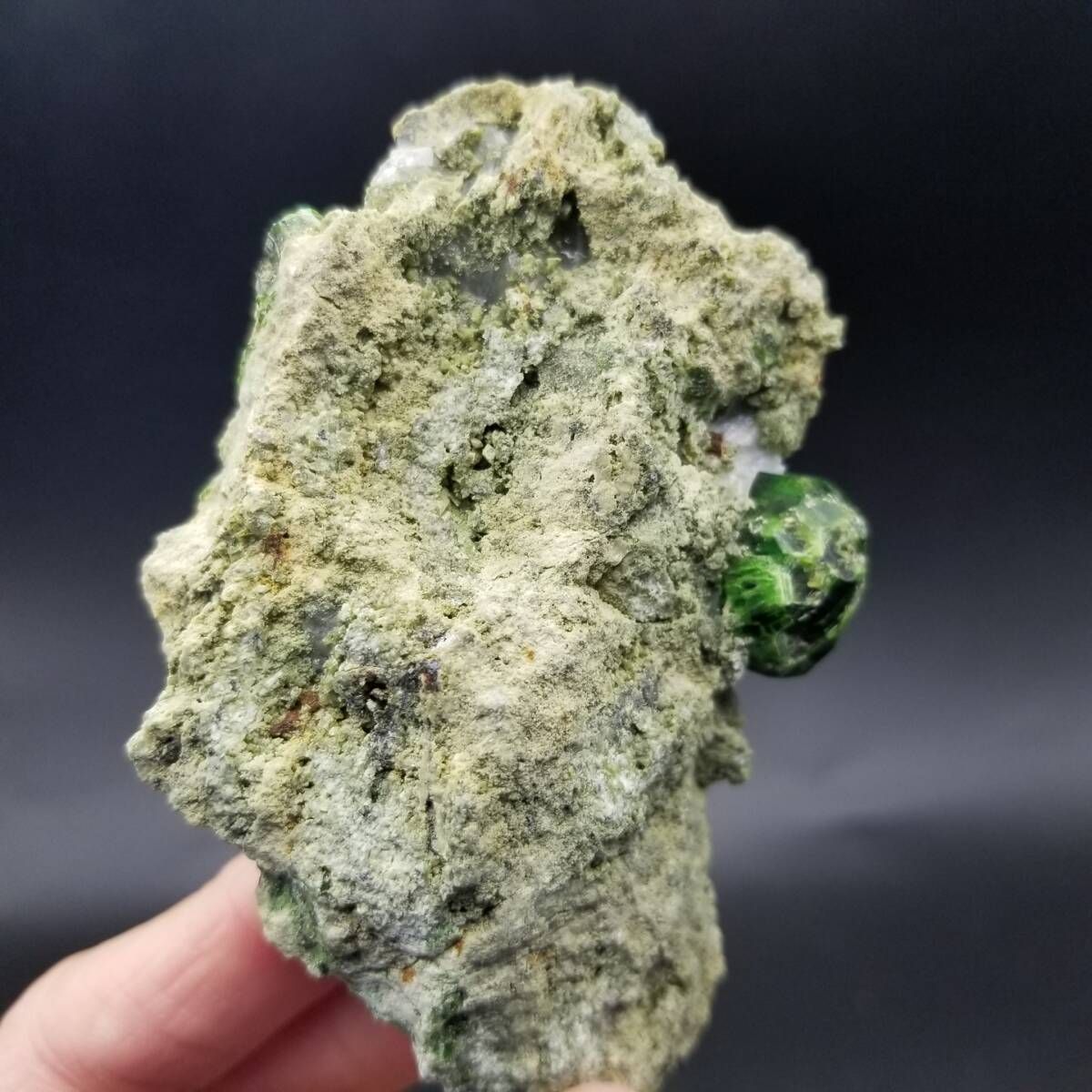 イラン産 デマントイドガーネット 鮮やか 深緑 原石 結晶 天然 母岩