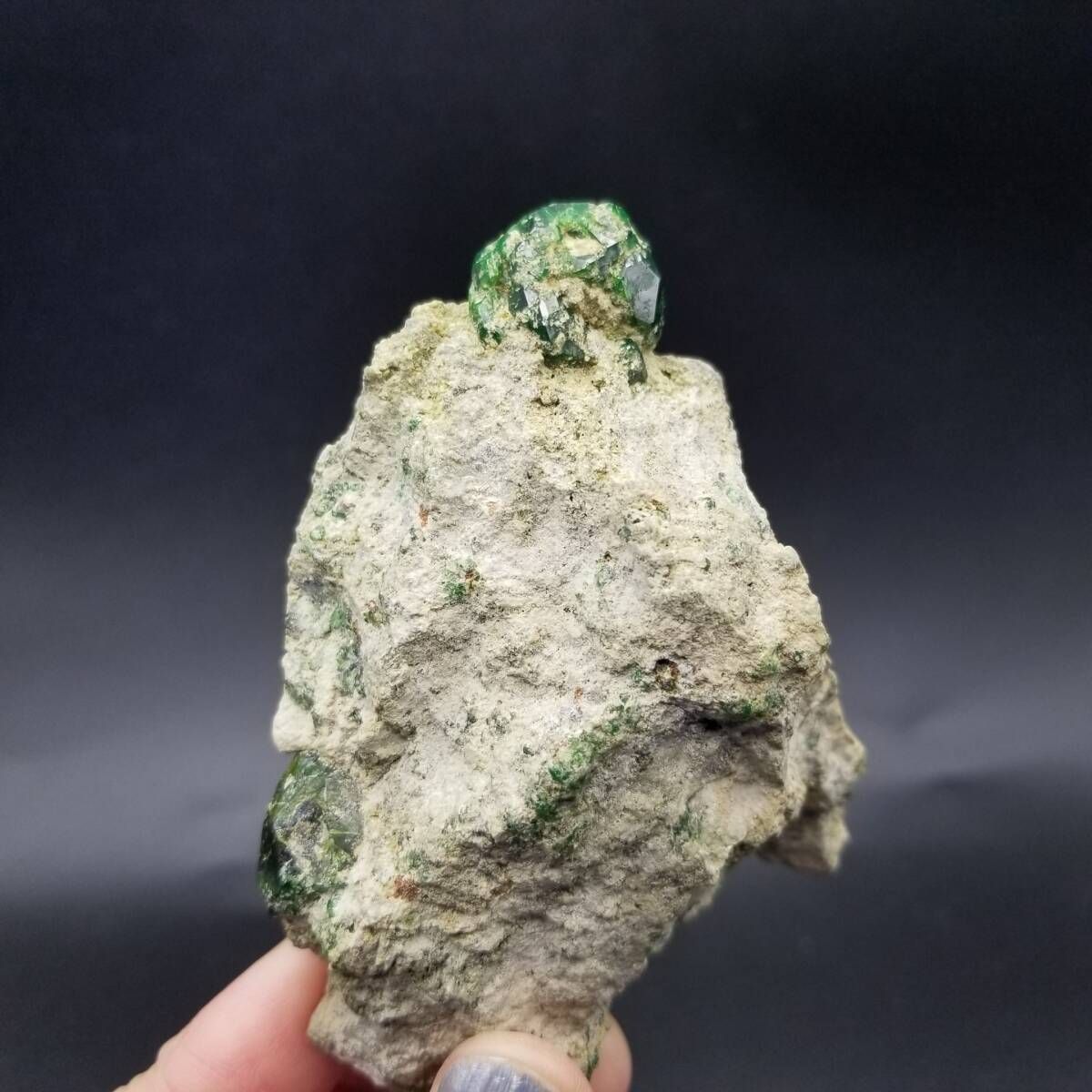 イラン産 デマントイドガーネット 鮮やか 深緑 原石 結晶 天然 母岩