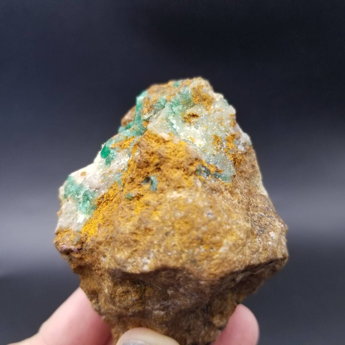 希少⭐️エメラルド原石⭐️金運UPに アフガニスタン産 母岩付きエメラルドの原石（標本）3.3g - cute stone