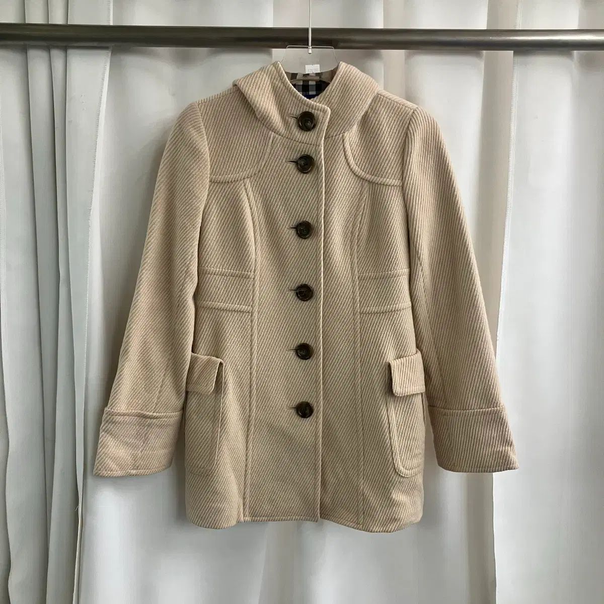 バーバリーブルレ♡美品！！ベージュハーフコート バーバリー ブルーレーベル ベージュ ハーフ コート 36 - メルカリ