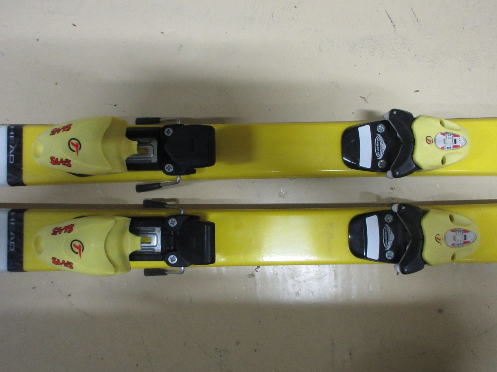 スキー板（黄・146cm）【現地引き取りのみ、発送は行いません