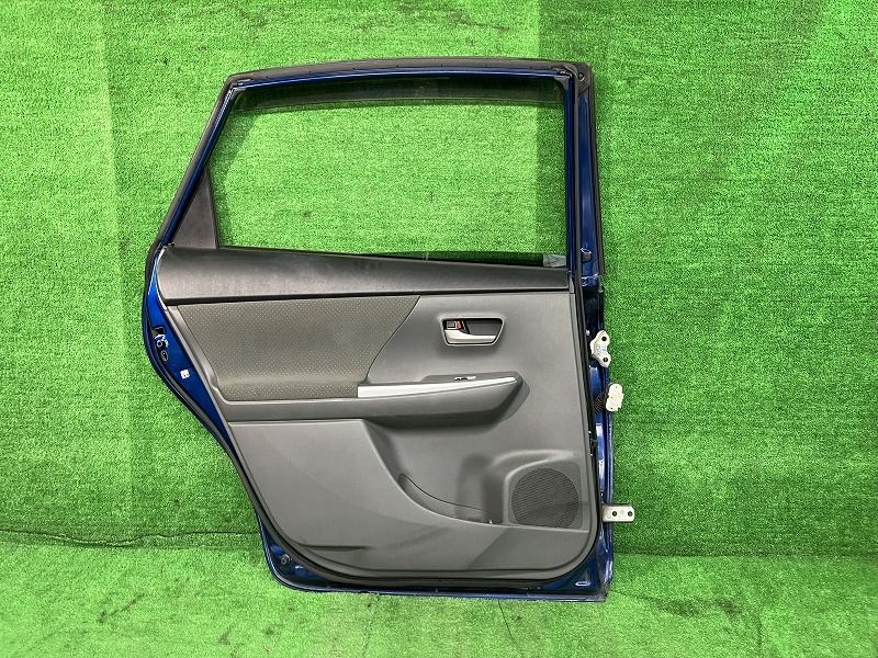 プリウスα ZVW40W 左リアドア S 7人 ニホンイタ M31Q8 67004-47180 8T5