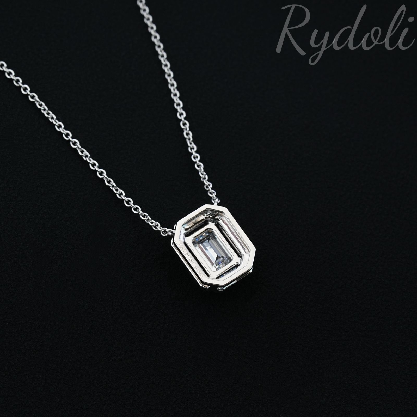 PT950ラウンドカットCZ １カラットネックレス 即納発送 Pt950 1.08ct エメラルドカット ダイヤネックレス ラボ