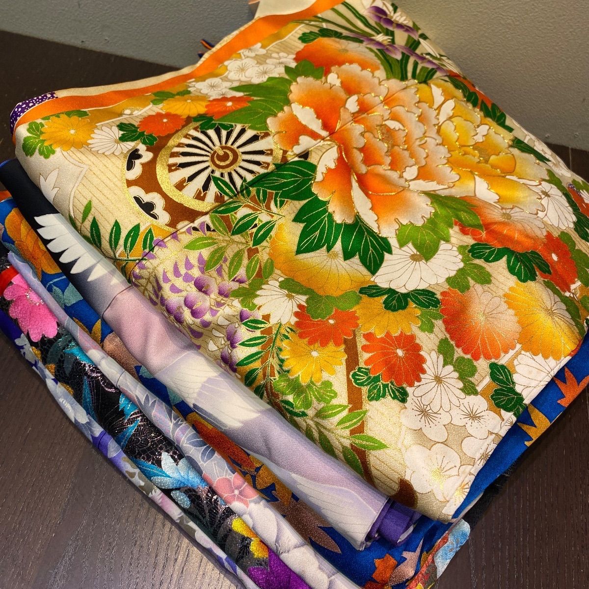 まとめ売り】正絹振袖6枚 リメイク素材 ハンドメイド向け - メルカリ