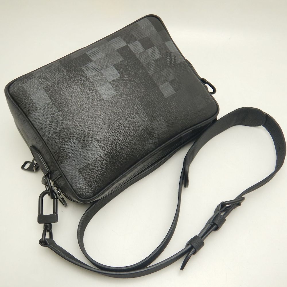 LOUIS VUITTON ルイヴィトン ダモフラージュ ナイル・メッセンジャー