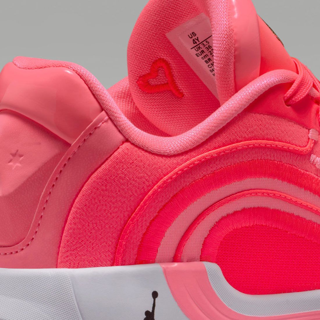 ナイキ] ルカ 4 [J LUKA 4] フラッシュクリムゾン/サンセットパルス