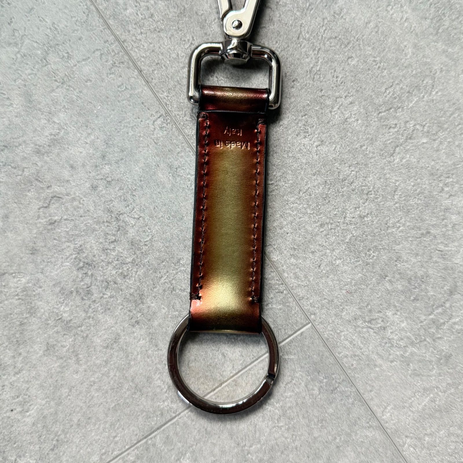 ☆美品☆BERLUTI ロゴ レザー キーホルダー アンティーク加工 美品 BERLUTI ベルルッティ ロゴ パテントレザー キーホルダー