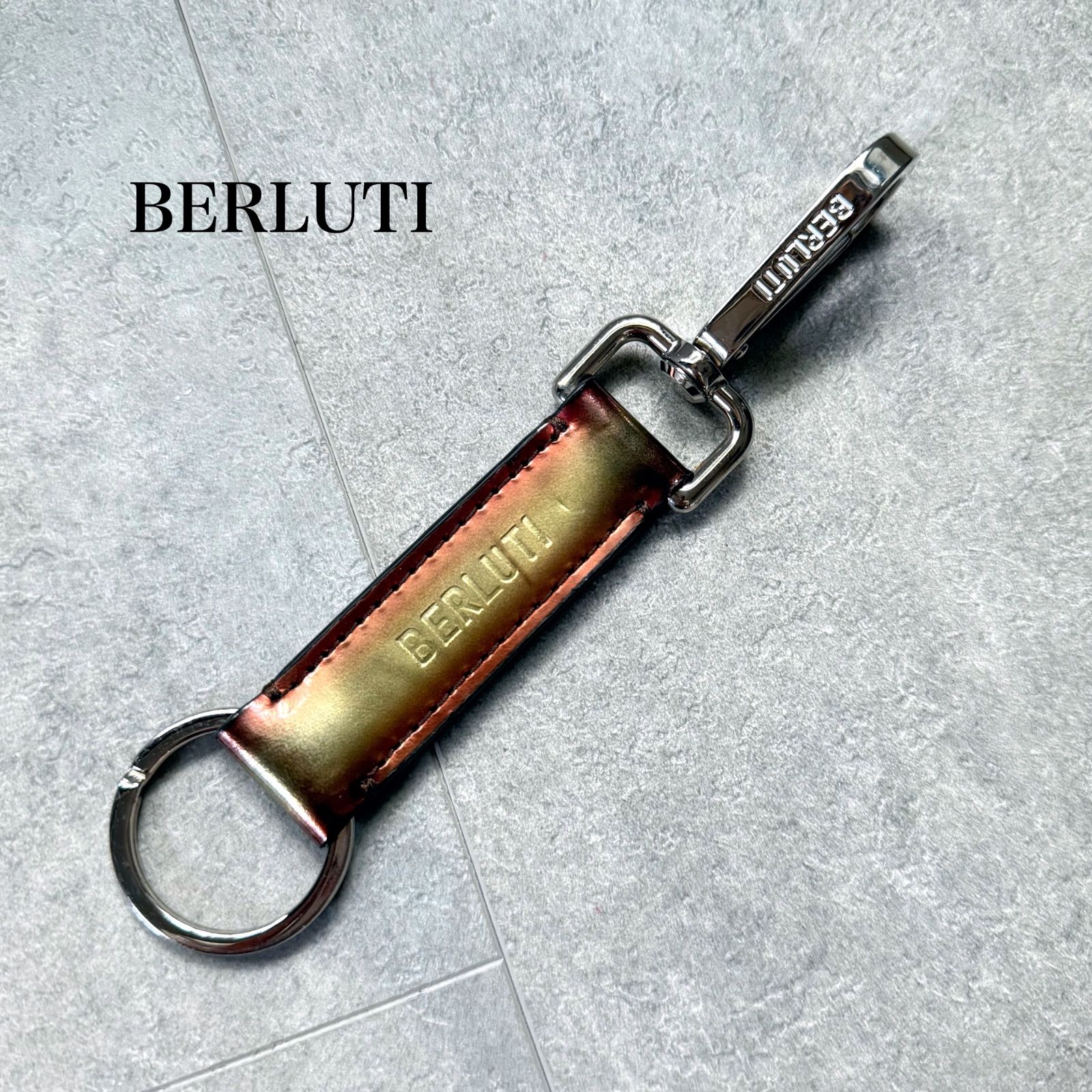 美品 ベルルッティ キーリング 美品 BERLUTI ベルルッティ ロゴ パテントレザー キーホルダー