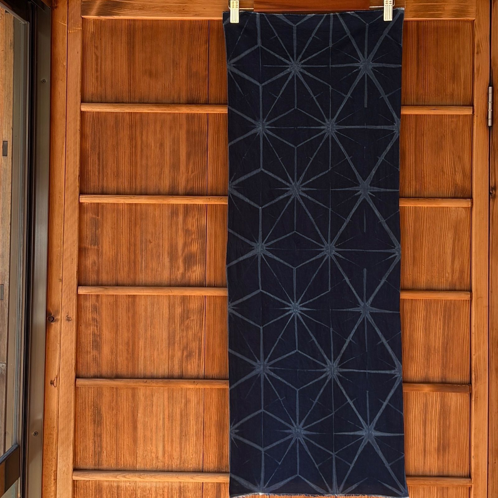 s129 【sato】藍染 手ぬぐい 麻の葉絞り 濃く地染めした贅沢二段階染め