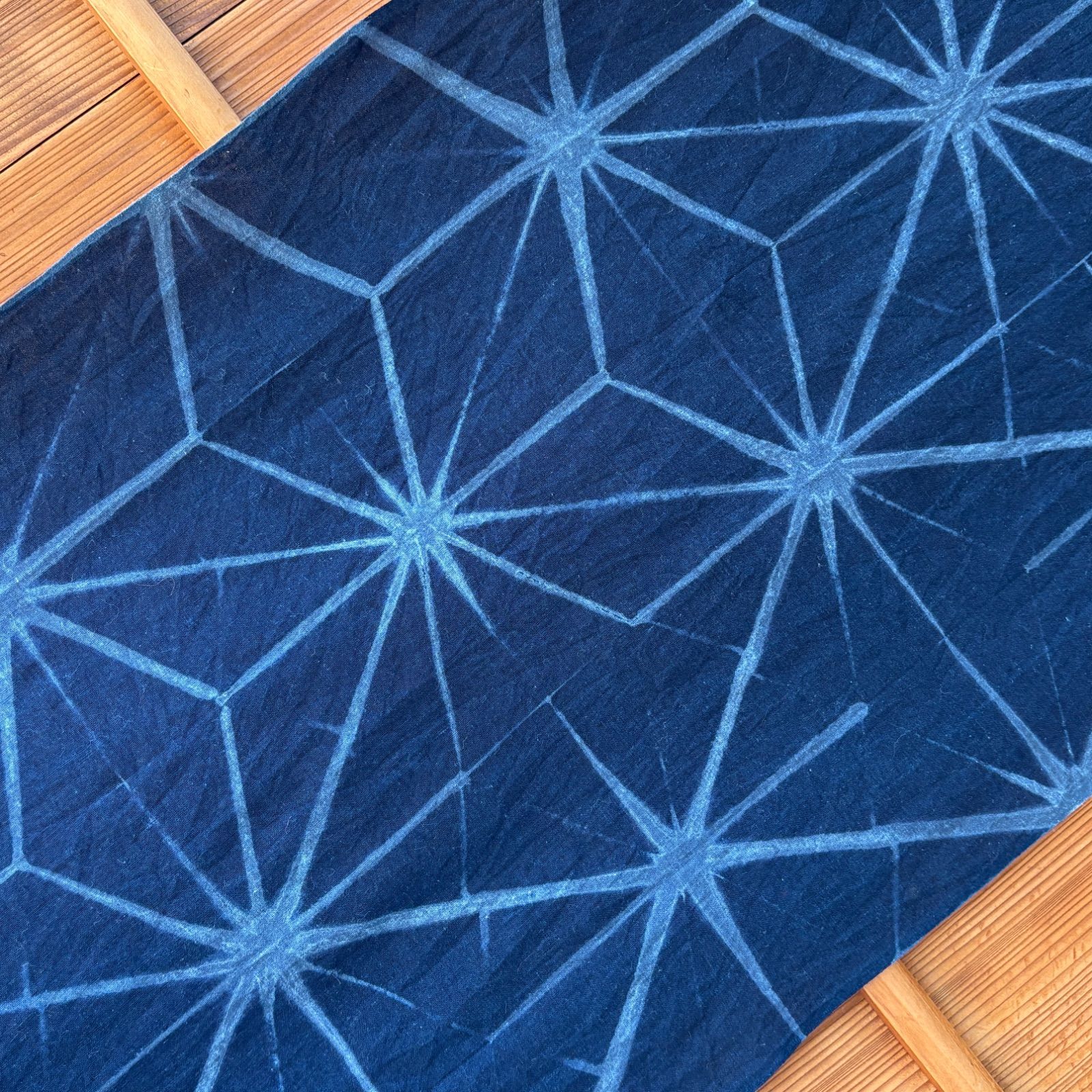 s129 【sato】藍染 手ぬぐい 麻の葉絞り 濃く地染めした贅沢二段階染め