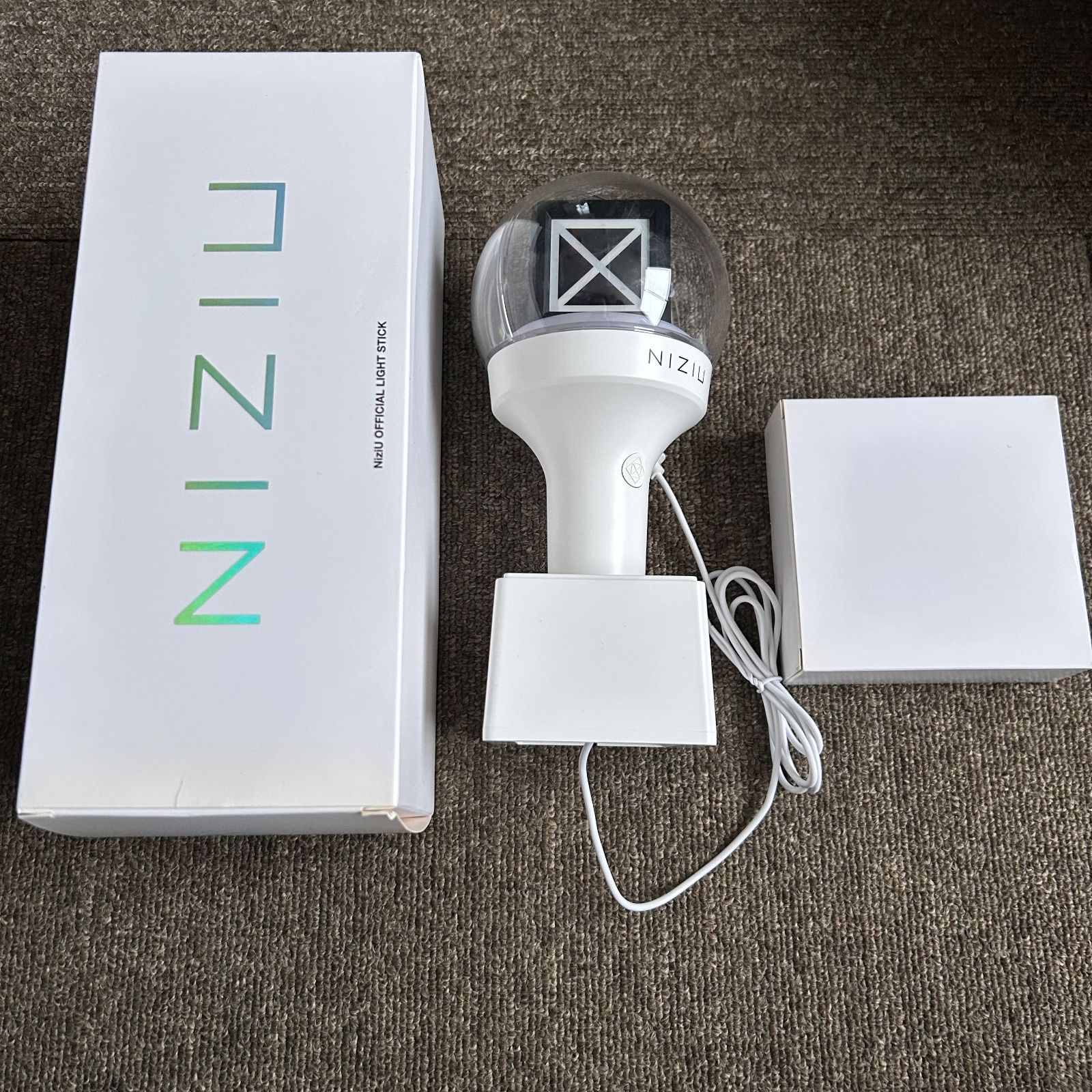 NIZIU 公式ペンライト - メルカリ