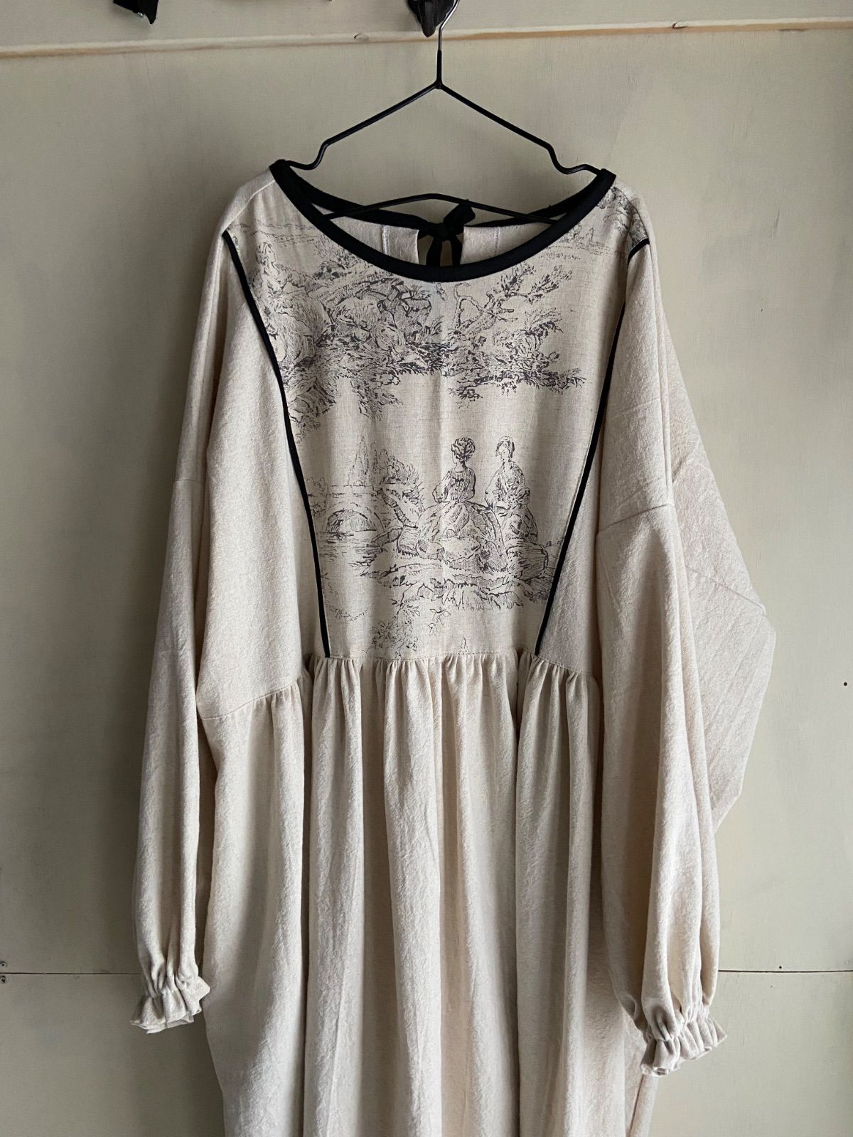 リネンブラウスとYUWA トワルドジュイギャザーワンピースセット