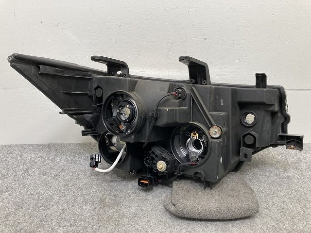 三菱 デリカD:5 D5 CV5W CV1W KOITO 100-87918 デリカD:5/D5 CV1W/CV2W/CV4W/CV5W 純正 前期 右 ヘッドライト/ランプ