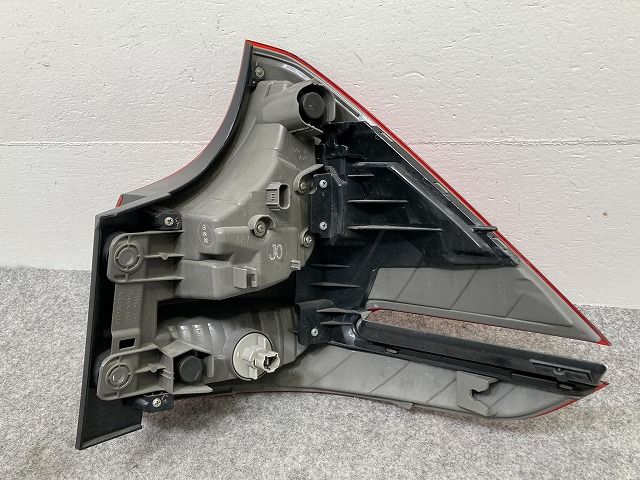 フリード GB5/GB6 ハイブリッド/GB7/GB8 純正 左 テールランプ/ライト