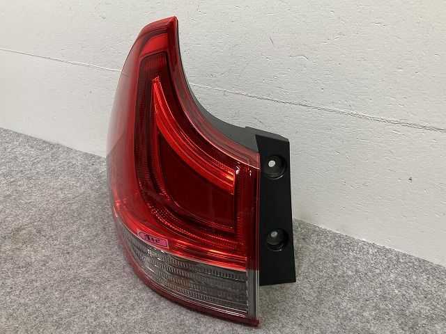 GB5 フリード 左テールランプ コイト 220-62201 (43773) GB5 フリード 左テールランプ コイト 220-62201 (43773) GB5 フリード