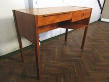 Vinde Mobelfabrik社　机・ドレッサー　チーク材　デンマーク製 Vinde Mobelfabrik社 机・ドレッサー チーク材 デンマーク製 Vinde