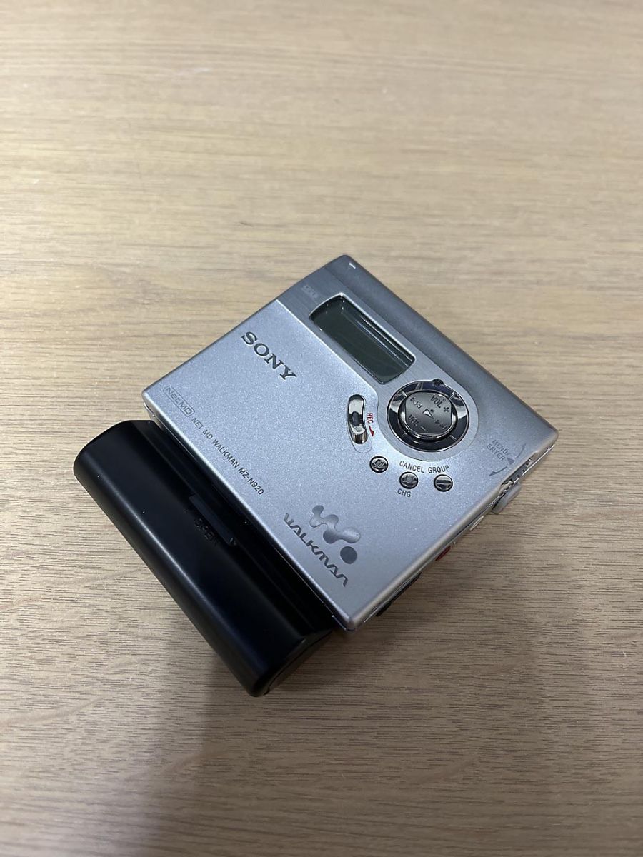 ジャンク品】 SONY ソニー ポータブル MDプレーヤー ウォークマン