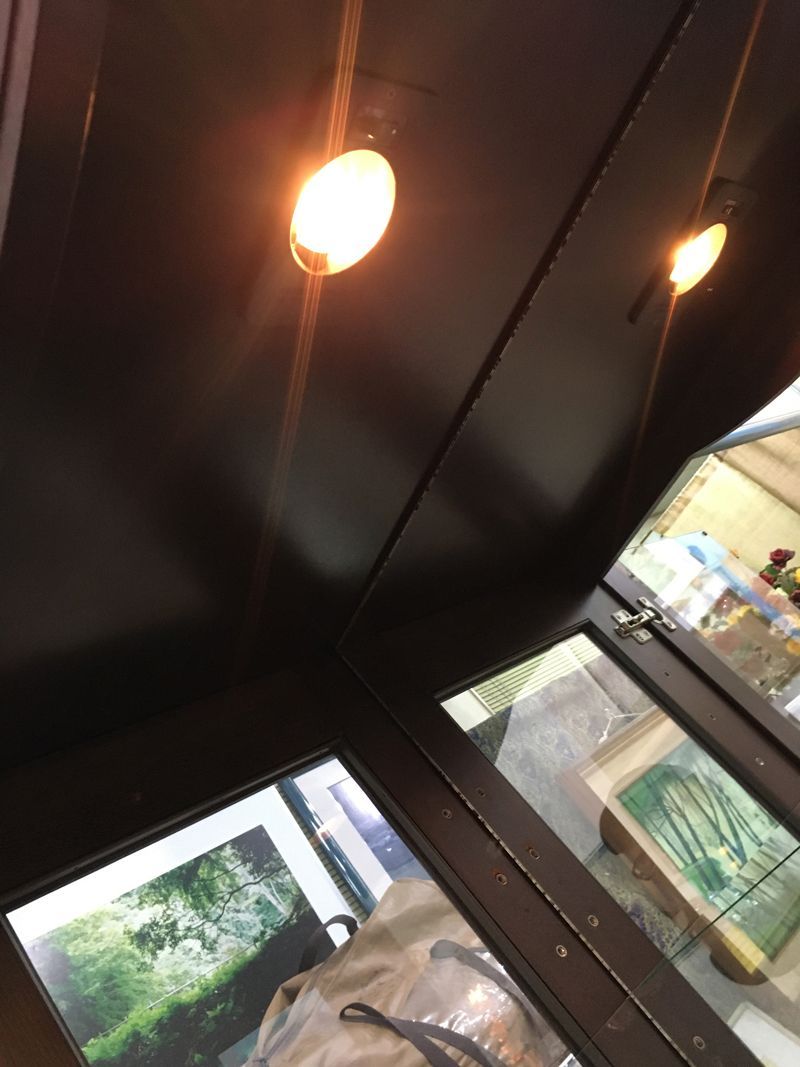 ☆美品！ 高級 国産家具 ミラーガラスキャビネット 4段タナ 16段可変