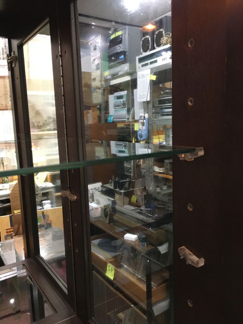 ☆美品！ 高級 国産家具 ミラーガラスキャビネット 4段タナ 16段可変