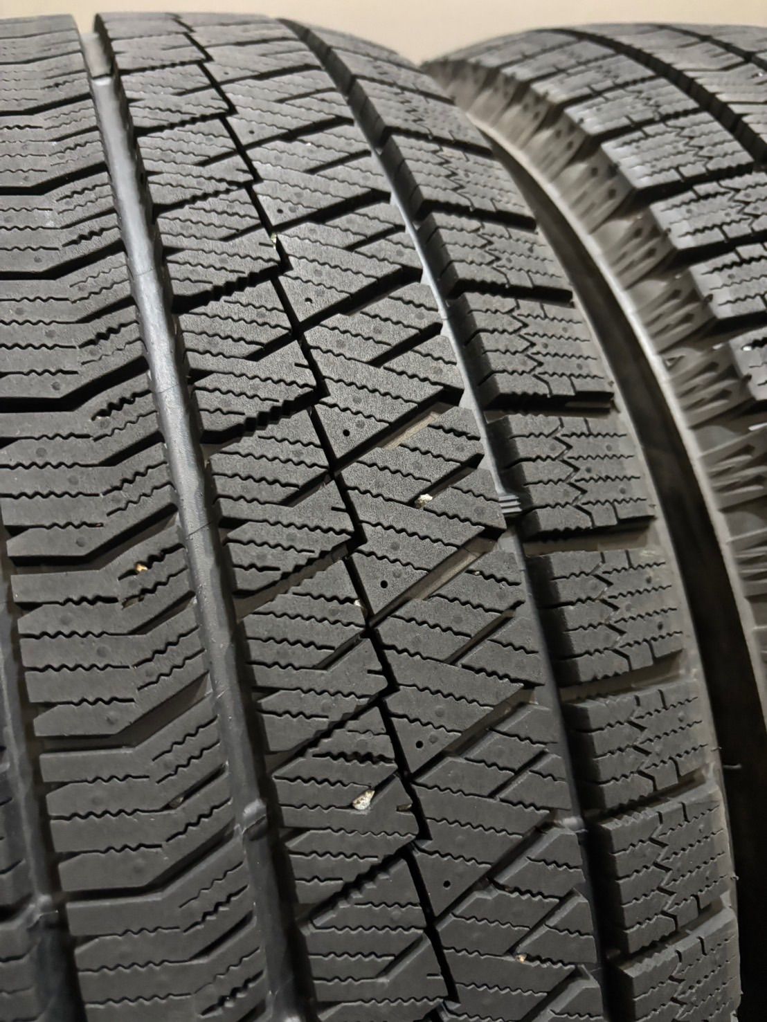 ◇中古ブリザック215/50R17 2020年製スタッドレスセット レヴォーグ