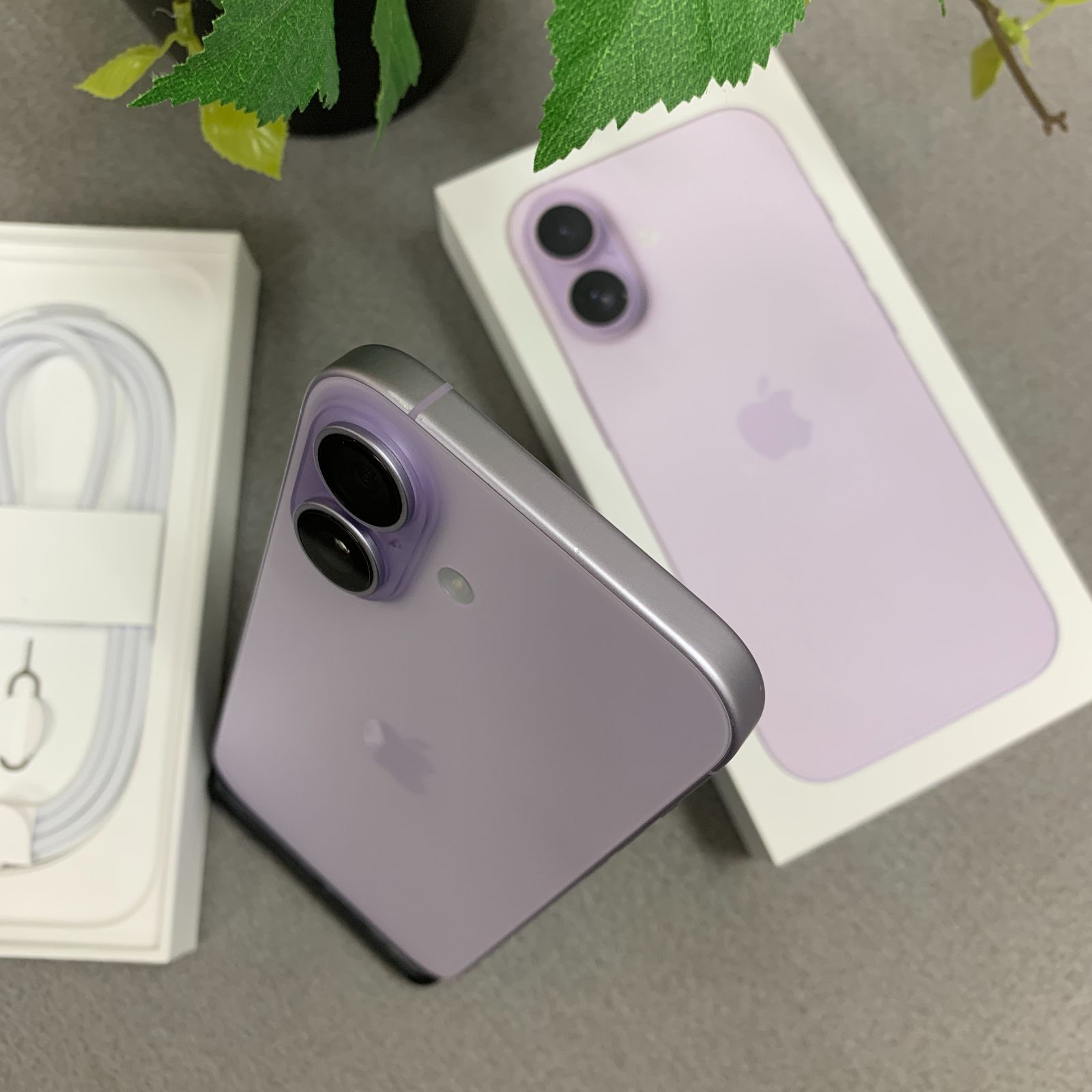 バッテリー100% iPhone 17 256GB ラベンダー国内版 SIMフリー送料無料