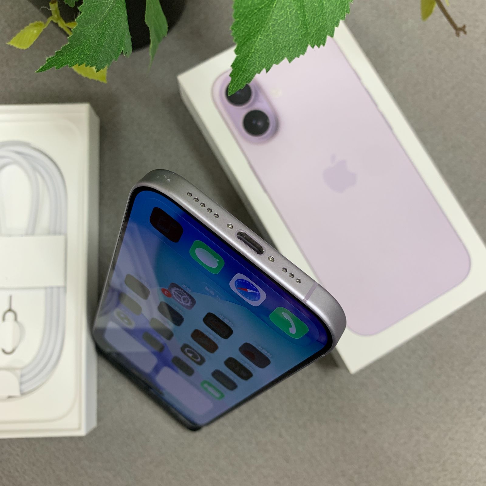 バッテリー100% iPhone 17 256GB ラベンダー国内版 SIMフリー送料無料