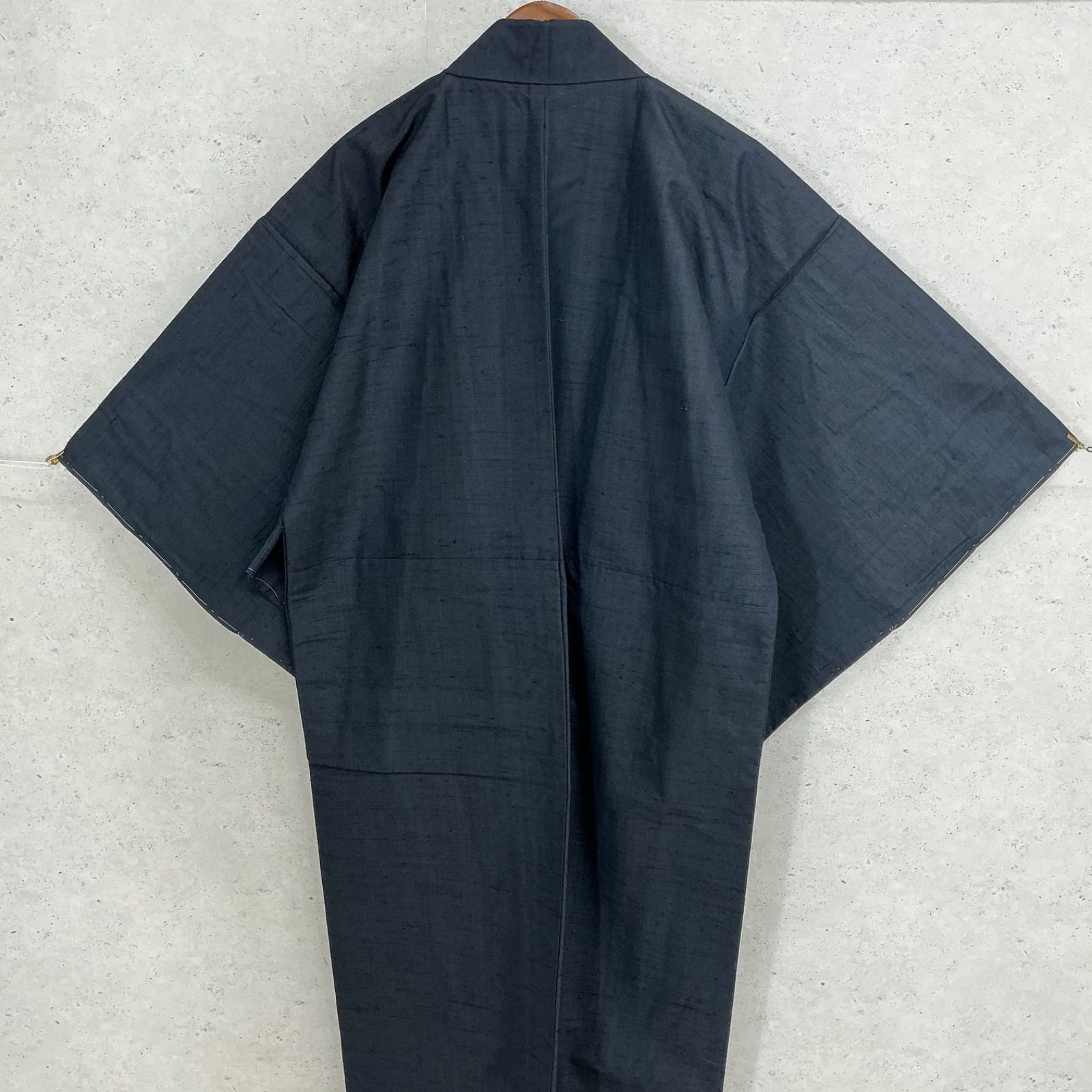 にゃん吉・正絹・紬・紺系横縞・袷・未使用品(仕付け糸付き） kimomo +one＊男前屋＊未使用同然✳︎男着物＊十日町紬＊正絹＊袷