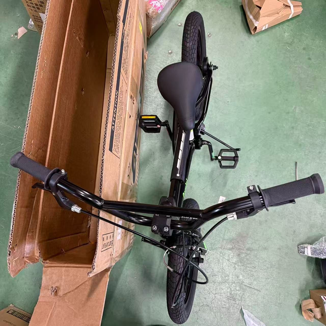 AVASTA】Gemini 16インチ子供用BMX自転車 かっこいい街乗りBMX自転車