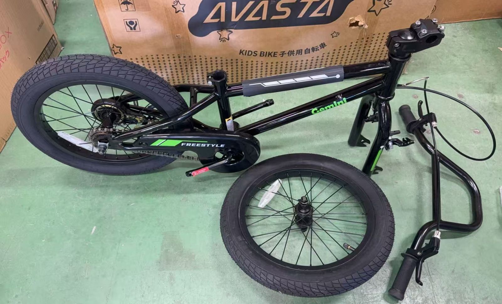 AVASTA】Gemini 16インチ子供用BMX自転車 かっこいい街乗りBMX自転車