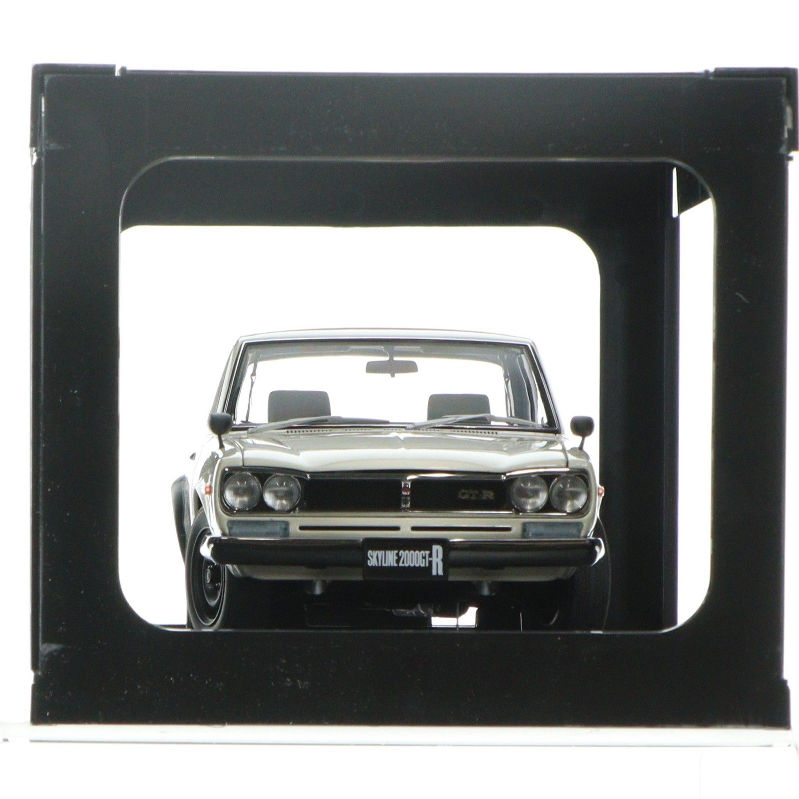 1/18 日産 スカイライン HT 2000 GT-R(KPGC10) ホワイト 完成品