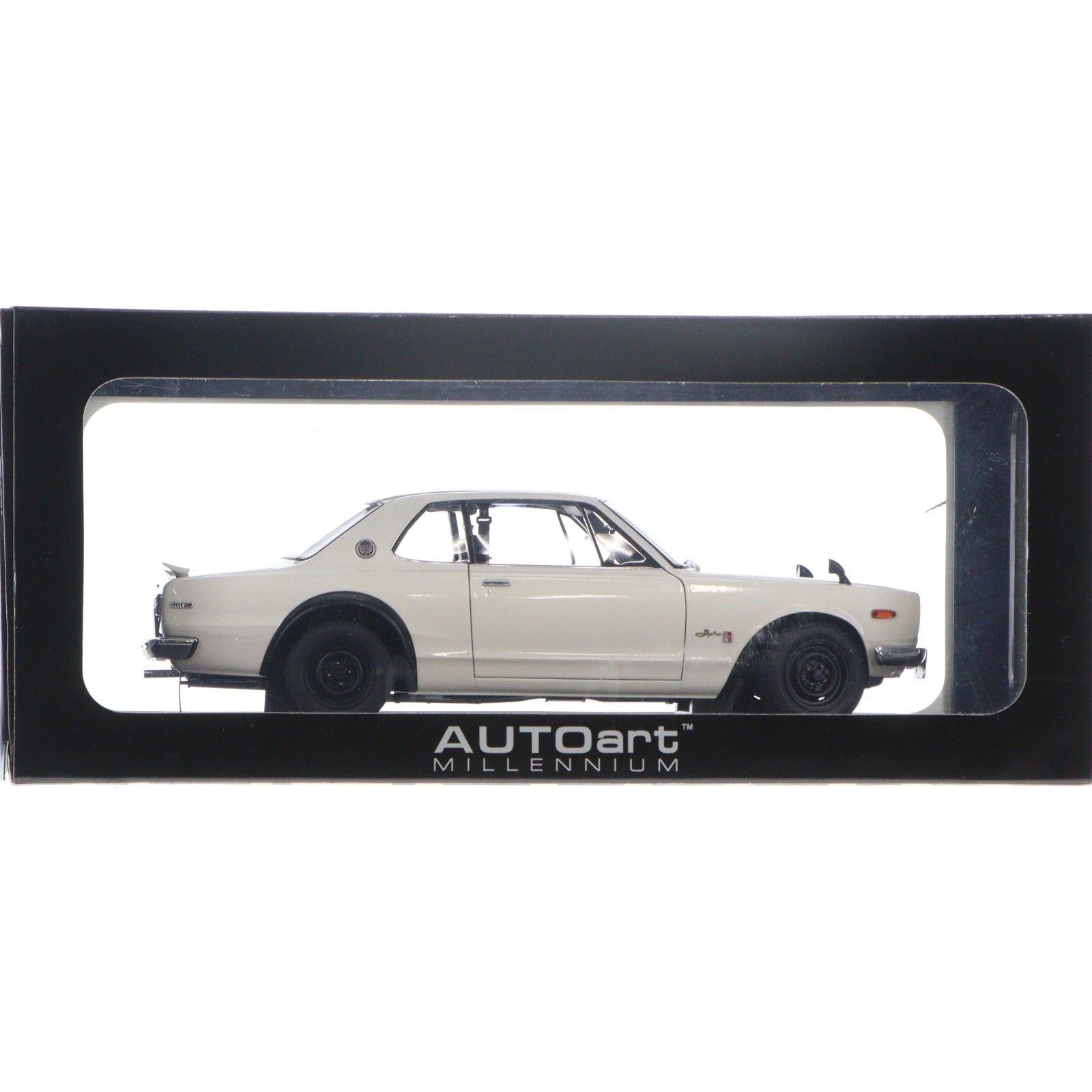 1/18 日産 スカイライン HT 2000 GT-R(KPGC10) ホワイト 完成品