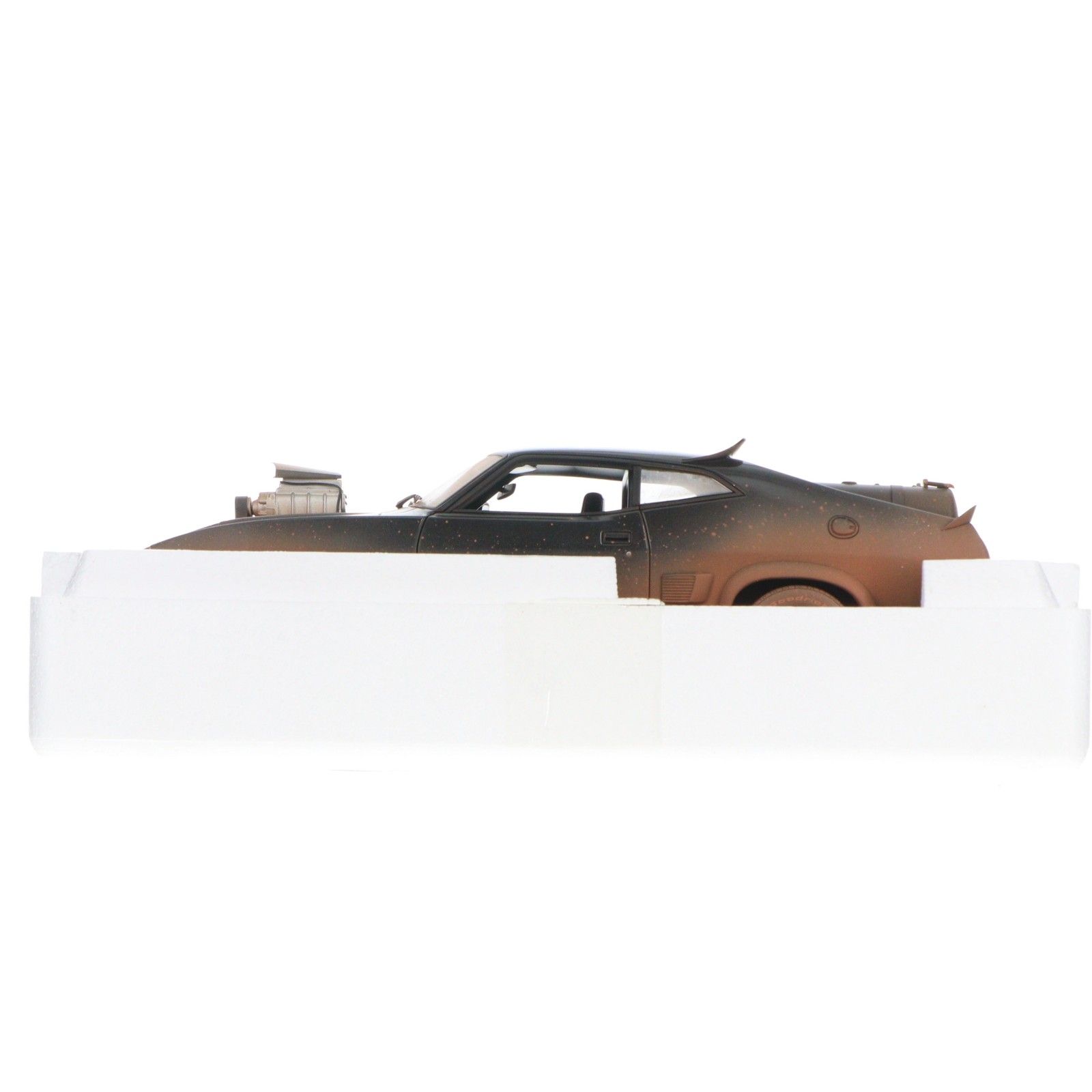 美品 AUTOart 1/18 マッドマックス2 ロードウォリアー 限定 オートアート限定品 マッドマックス2 ザ・ロードウォリアー