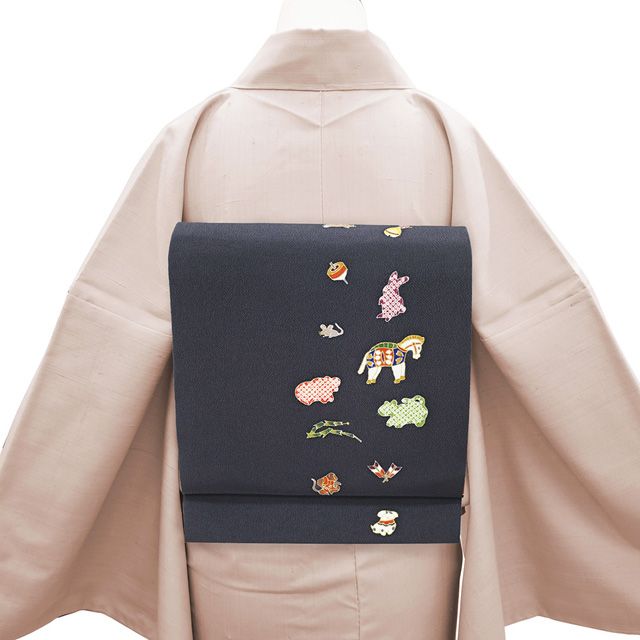 袋帯 銀通し 手染め 濃グレー 花 フォーマル 未使用品 新古品 kp2231 袋帯 フォーマル 未使用 正絹 手刺繍 金糸 銀箔地 ホワイトシルバー