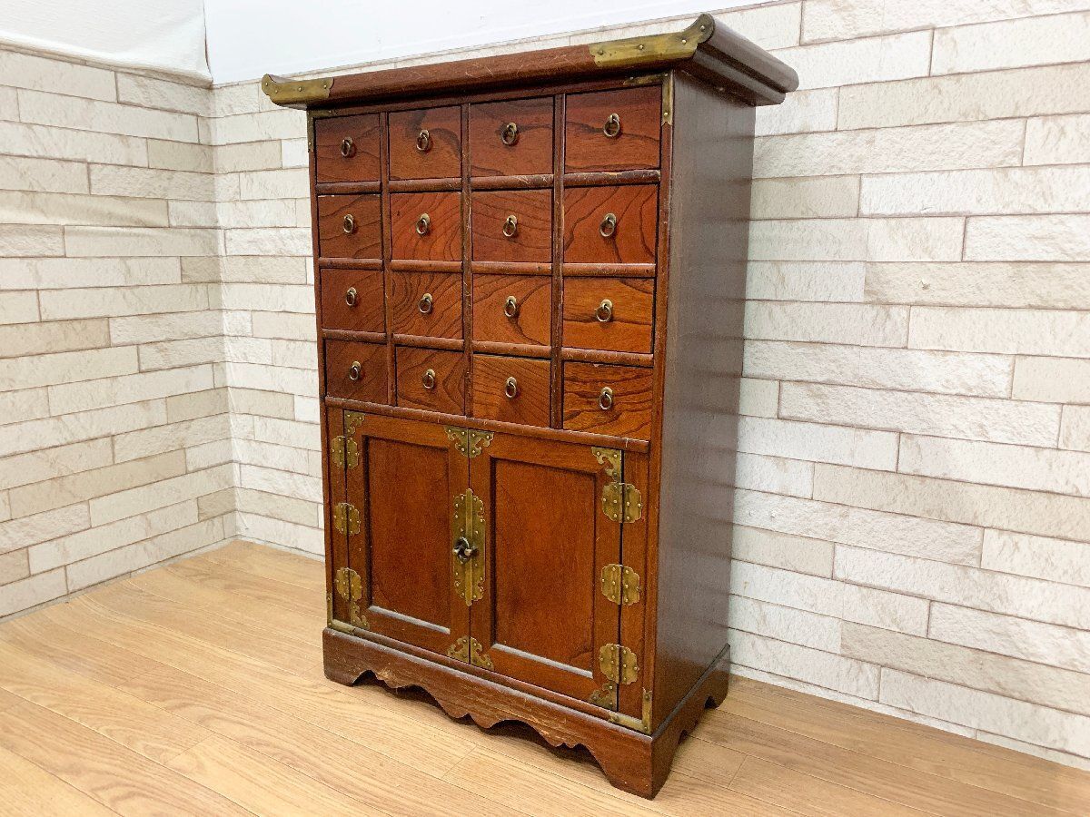 李朝家具 薬箪笥（ヤクジャン）韓国アンティーク小箪笥　ヴィンテージ　戸棚 ◇李朝家具 薬箪笥 ヤクジャン 小引き出し 16杯 戸棚 アンティーク調