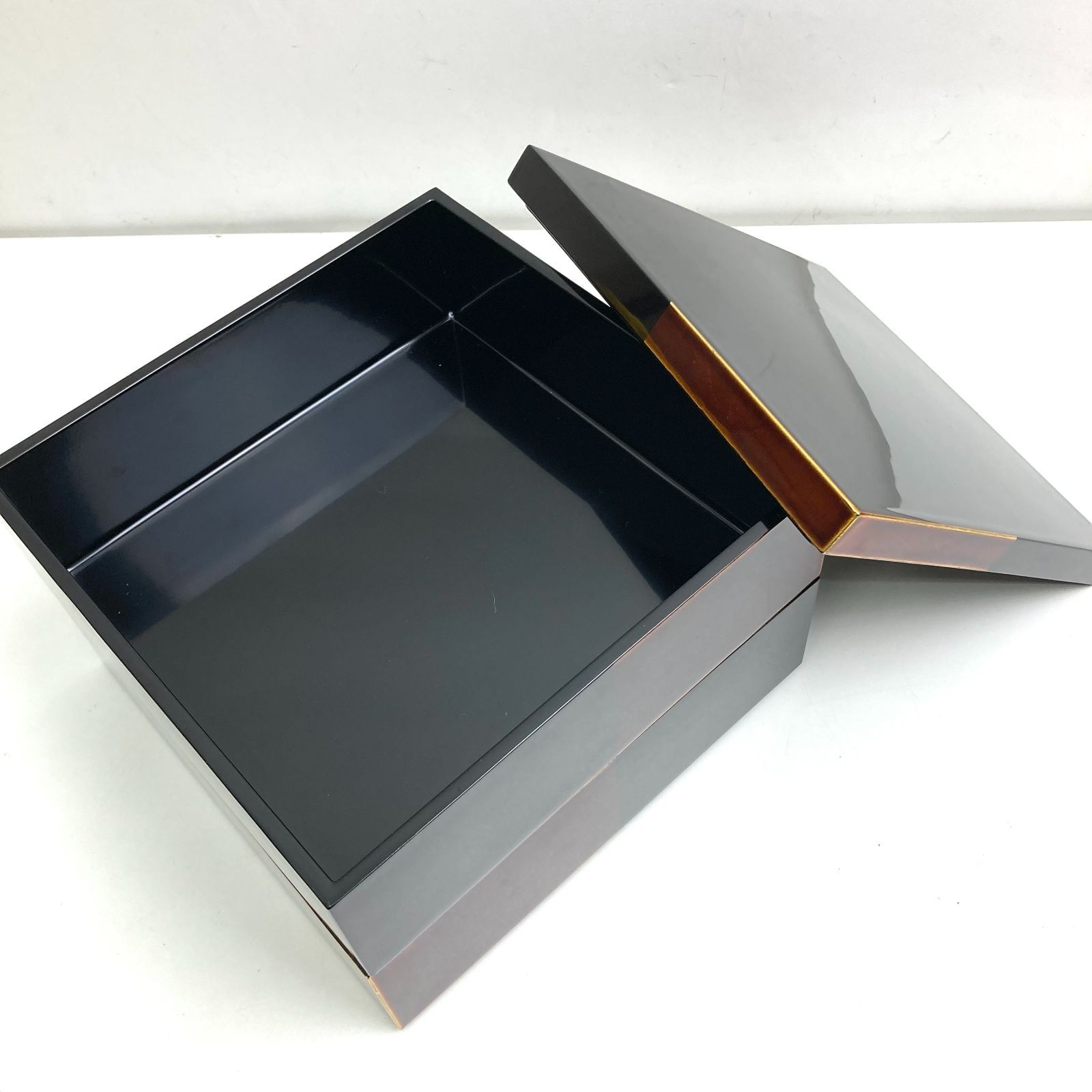 e) 山田平安堂 二段重 白檀 漆器 宮内庁御用達 6寸 3～4人用 重箱