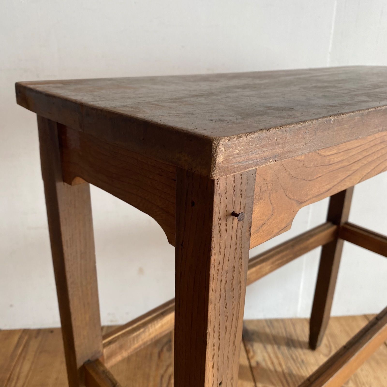 古家具アンティーク品◾️昔の古い木製机 サイドテーブル ディスプレイ台 古家具アンティーク品◾️昔の古い木製机 サイドテーブル ディスプレイ台