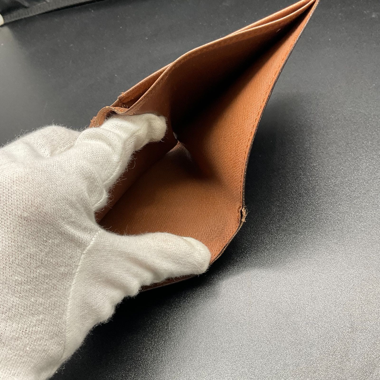 モノグラム 二つ折り財布