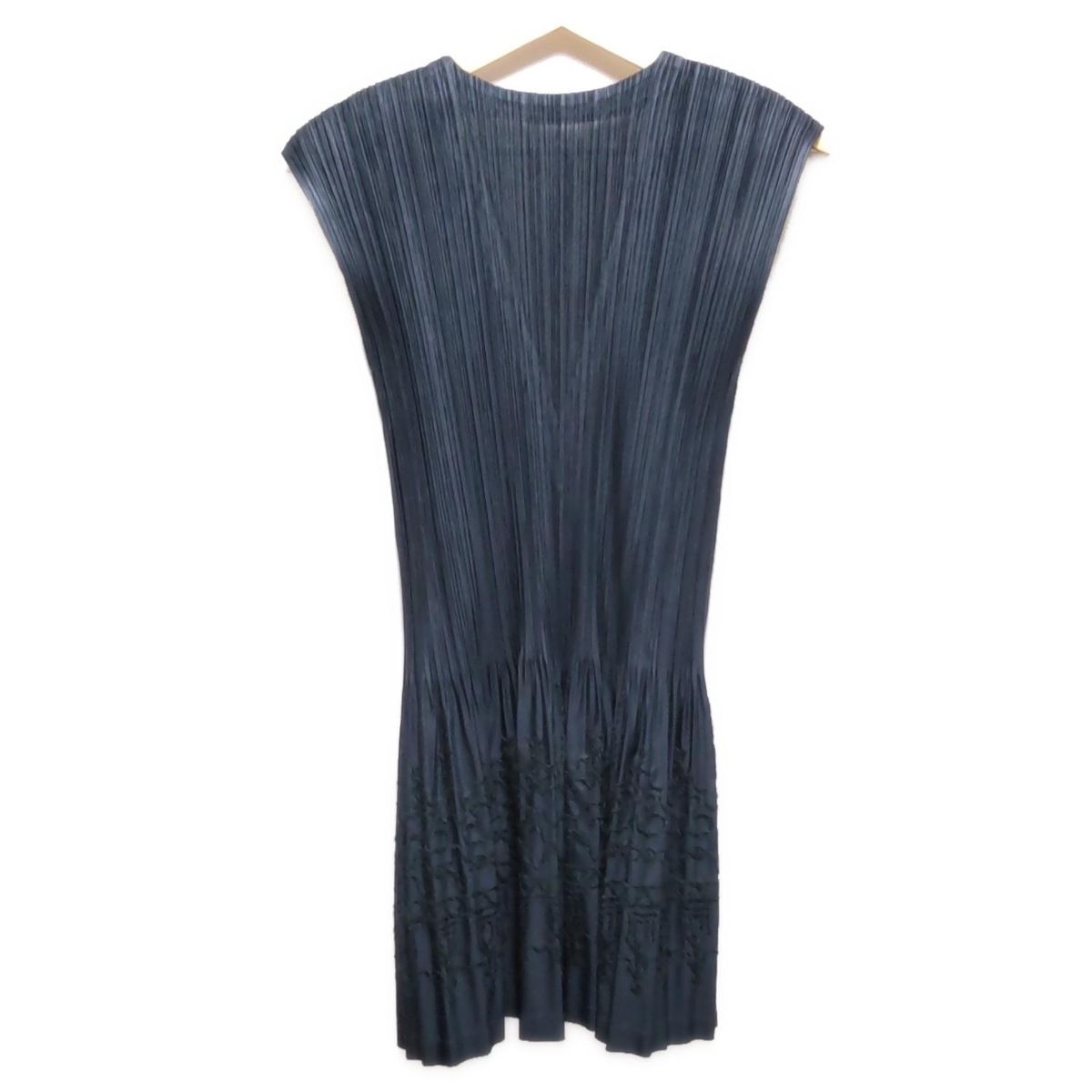 プリーツプリーズ MELLOW PLEATS ノースリーブ ネイビー 3サイズ プリーツプリーズ MELLOW PLEATS ノースリーブ ネイビー 3サイズ