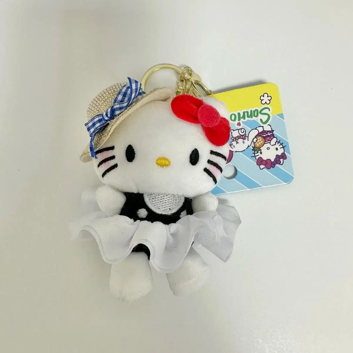 サンリオ ハローキティ 麦わら帽子ぬいぐるみ 未使用/タグ付き) サンリオ 麦わら帽子 쓴 ハローキティ ぬいぐるみ