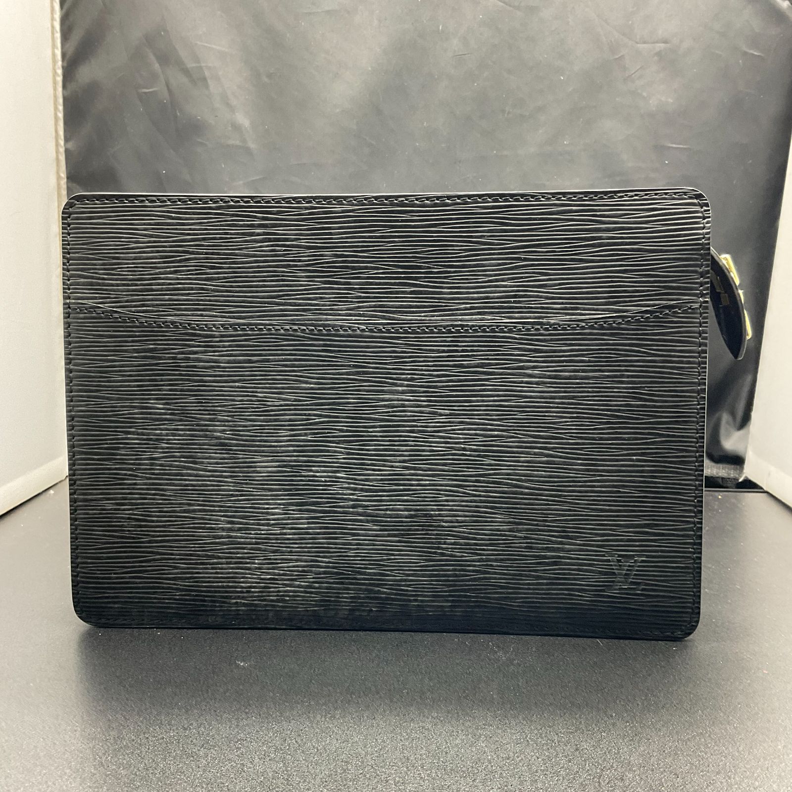 ルイヴィトン エピ ポシェットオム