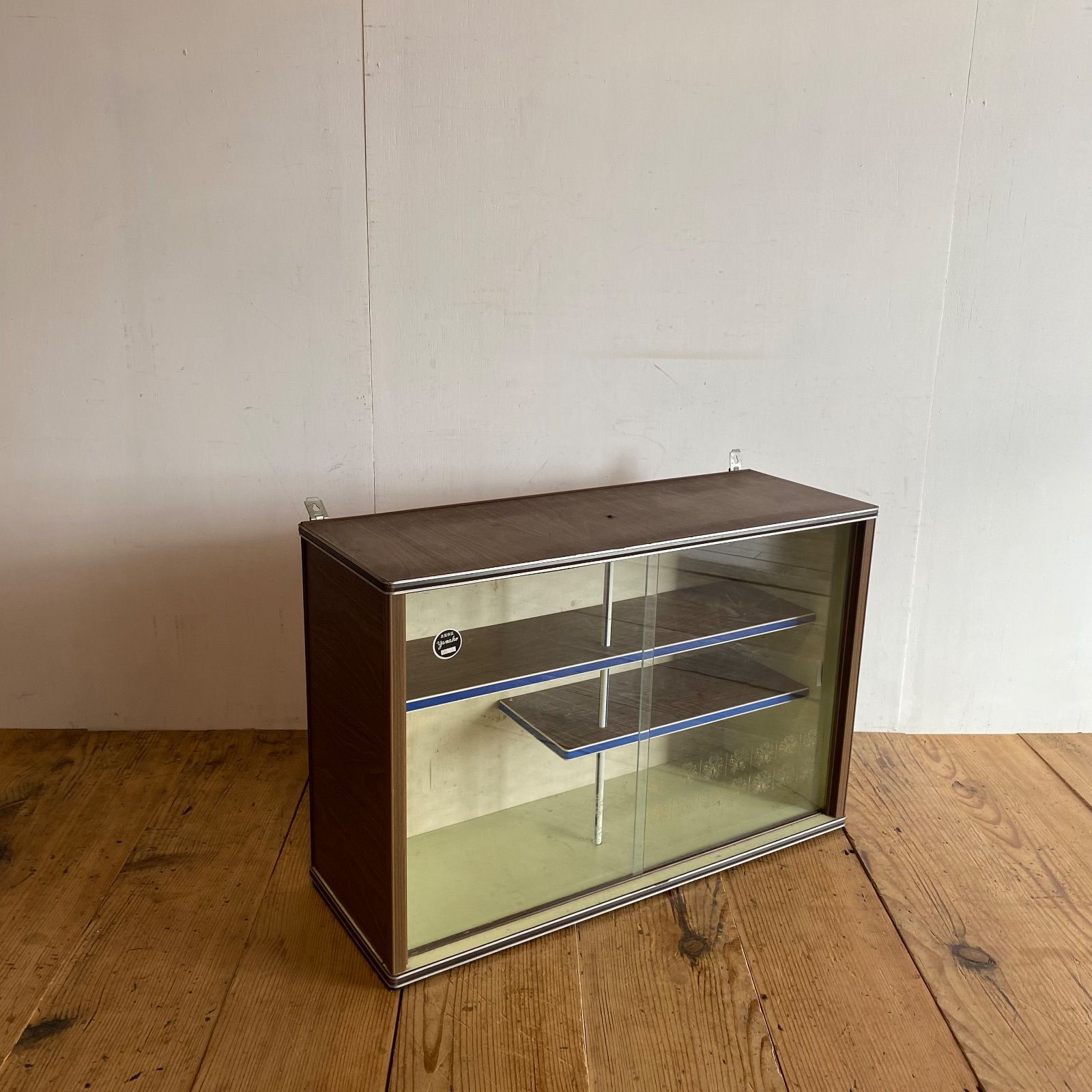 小さいガラスショーケース 古道具 古家具 ヴィンテージ 古家具 古道具 ガラスケース 壁掛け ショーケース 引き戸