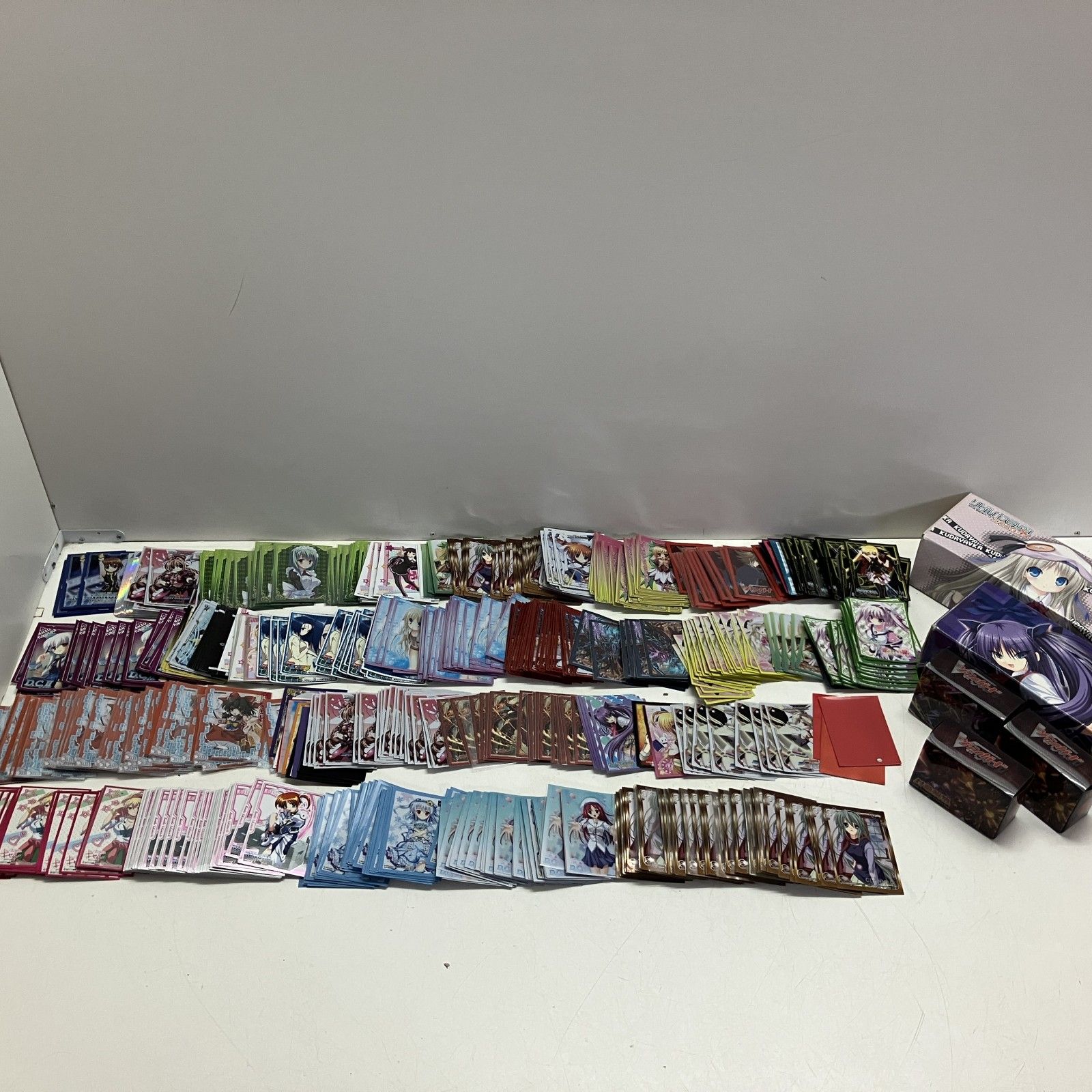 ラ*ル様 アニメカードスリーブ箱詰め大量まとめ売り ◇ 【ジャンク品】 まとめ商品 アニメキャラクター カードスリーブ
