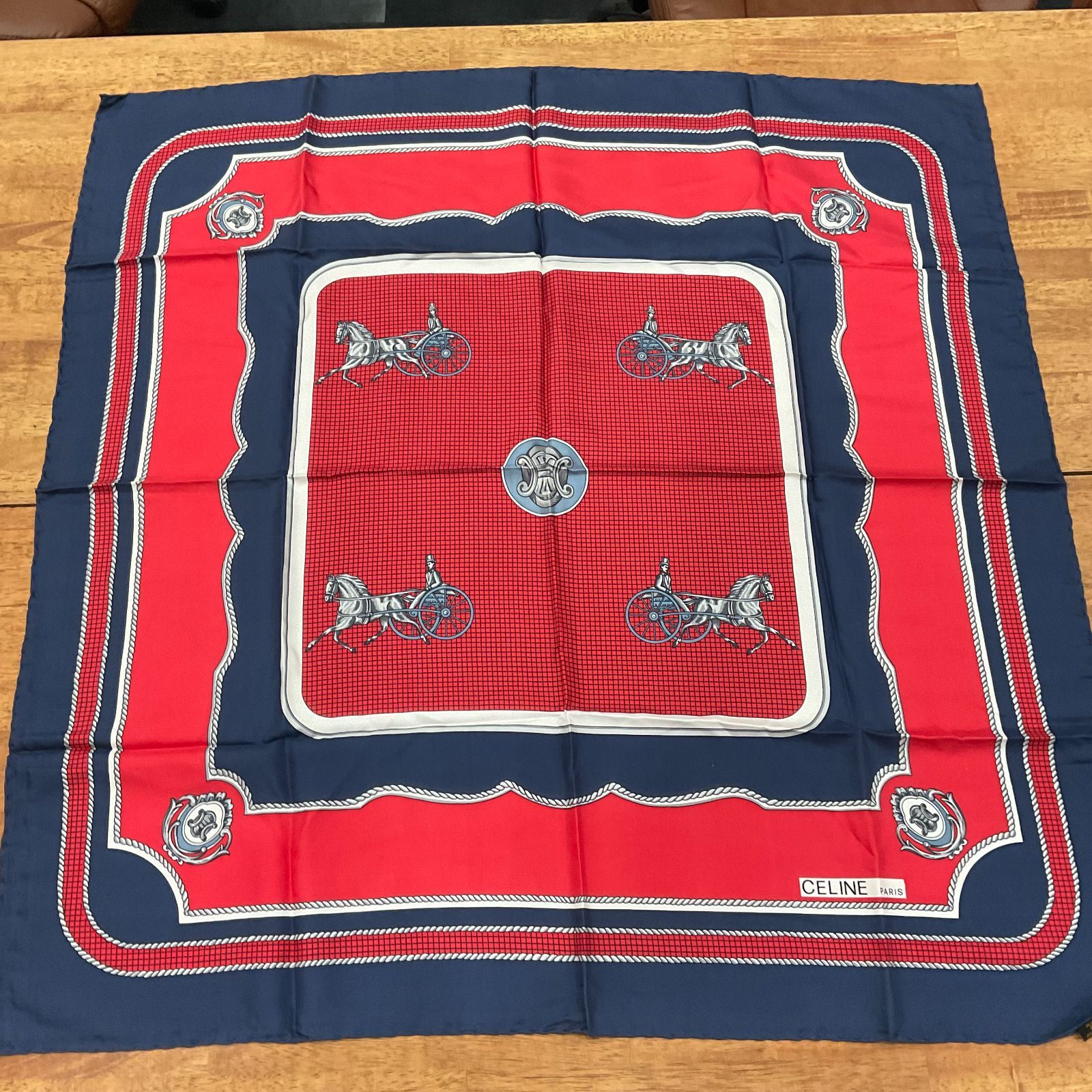 セリーヌ スカーフ