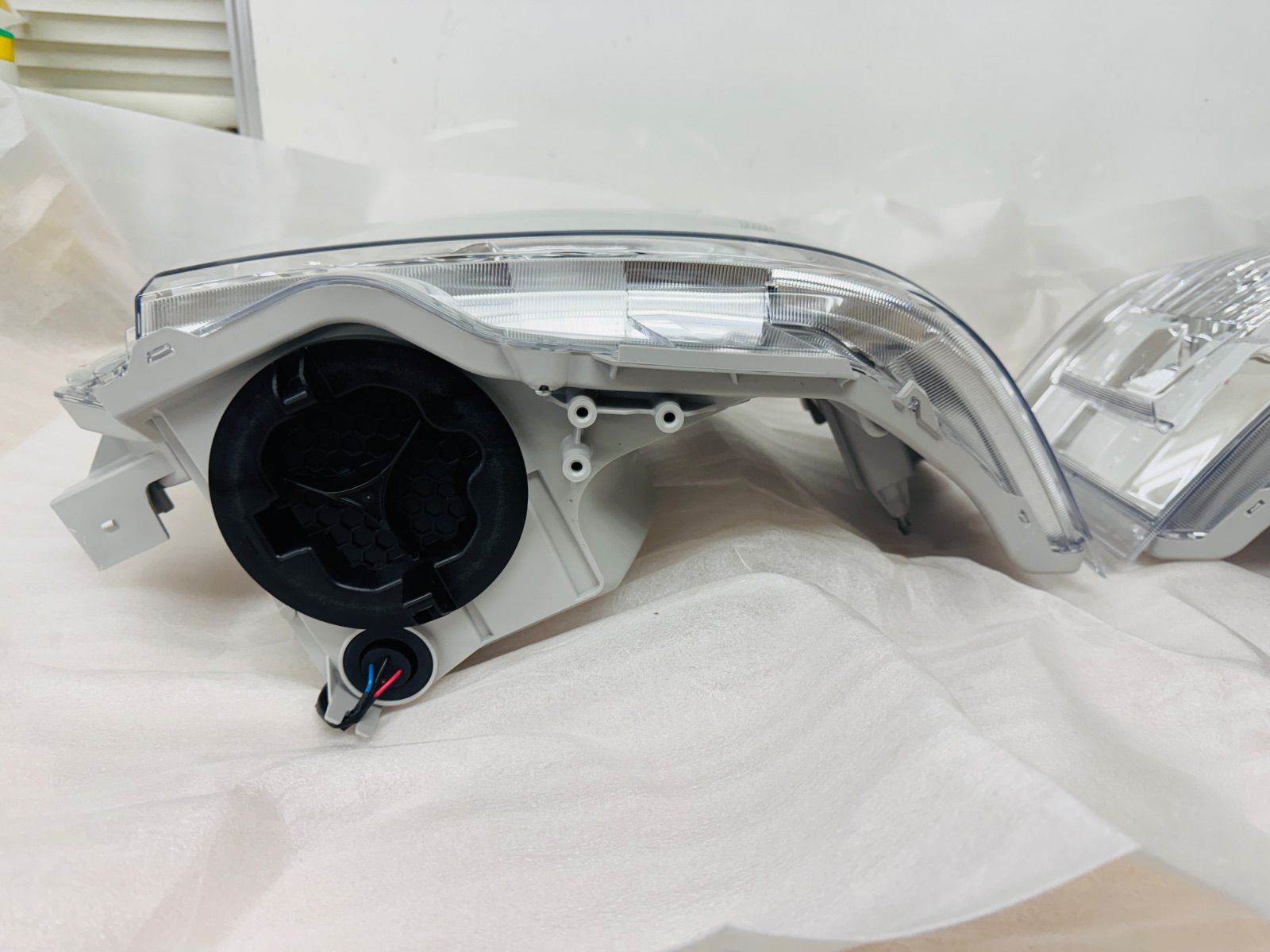 トヨタ TOYOTA 200系ハイエース 純正LEDヘッドランプ 純正LEDヘッド