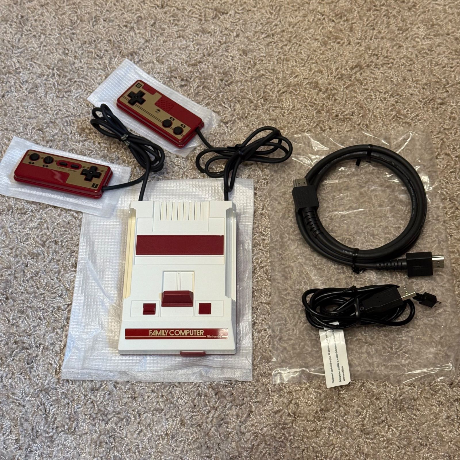 12-068 ニンテンドークラシックミニ ファミリーコンピュータ 箱付き