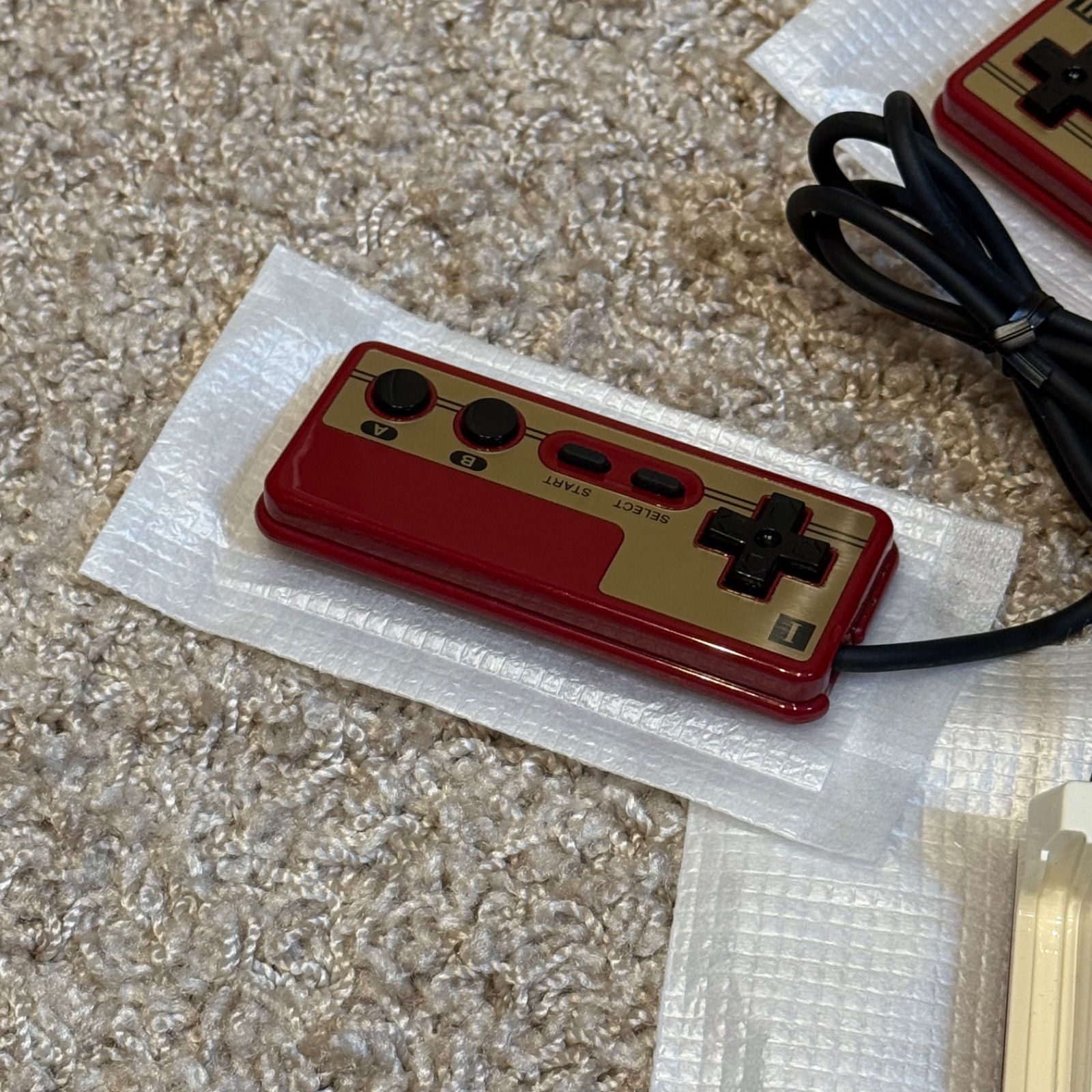 12-068 ニンテンドークラシックミニ ファミリーコンピュータ 箱付き