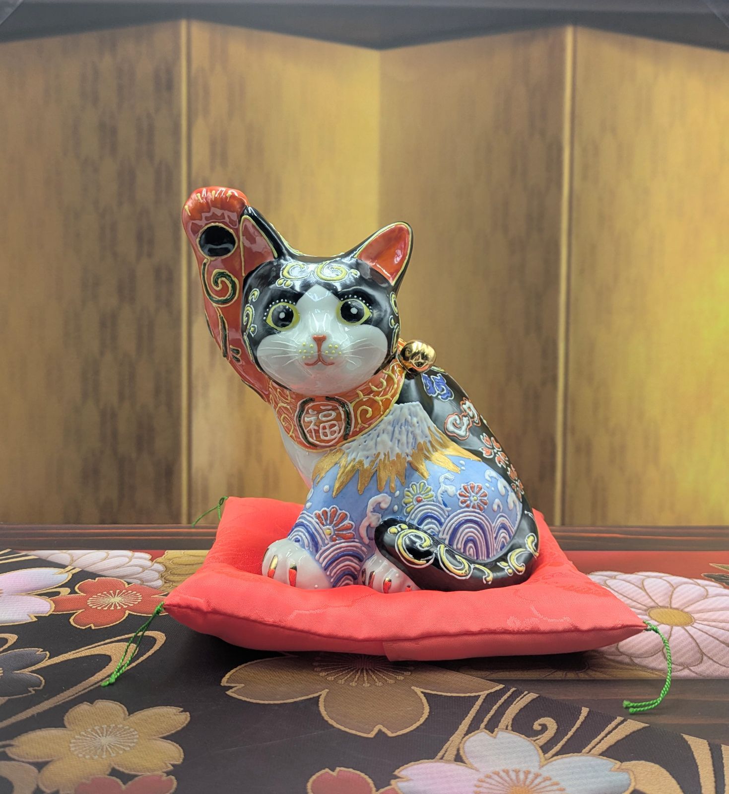 【匿名配送】九谷焼 招き猫　縁起尽くし　新品未使用　商売繁盛　招福　縁起物 匿名配送】九谷焼 招き猫 縁起尽くし 新品未使用 商売繁盛 招福 縁起物