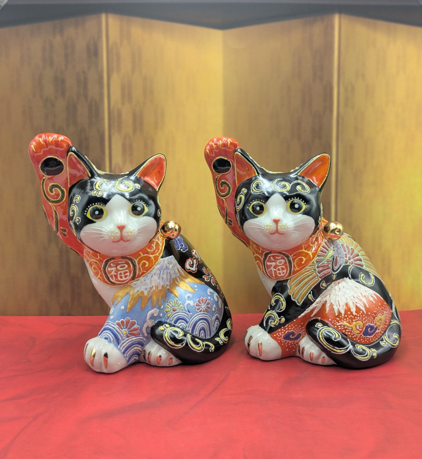 九谷焼　新品　招き猫　黒盛花と富士　富士山 九谷焼新品招き猫黒盛花と富士富士山