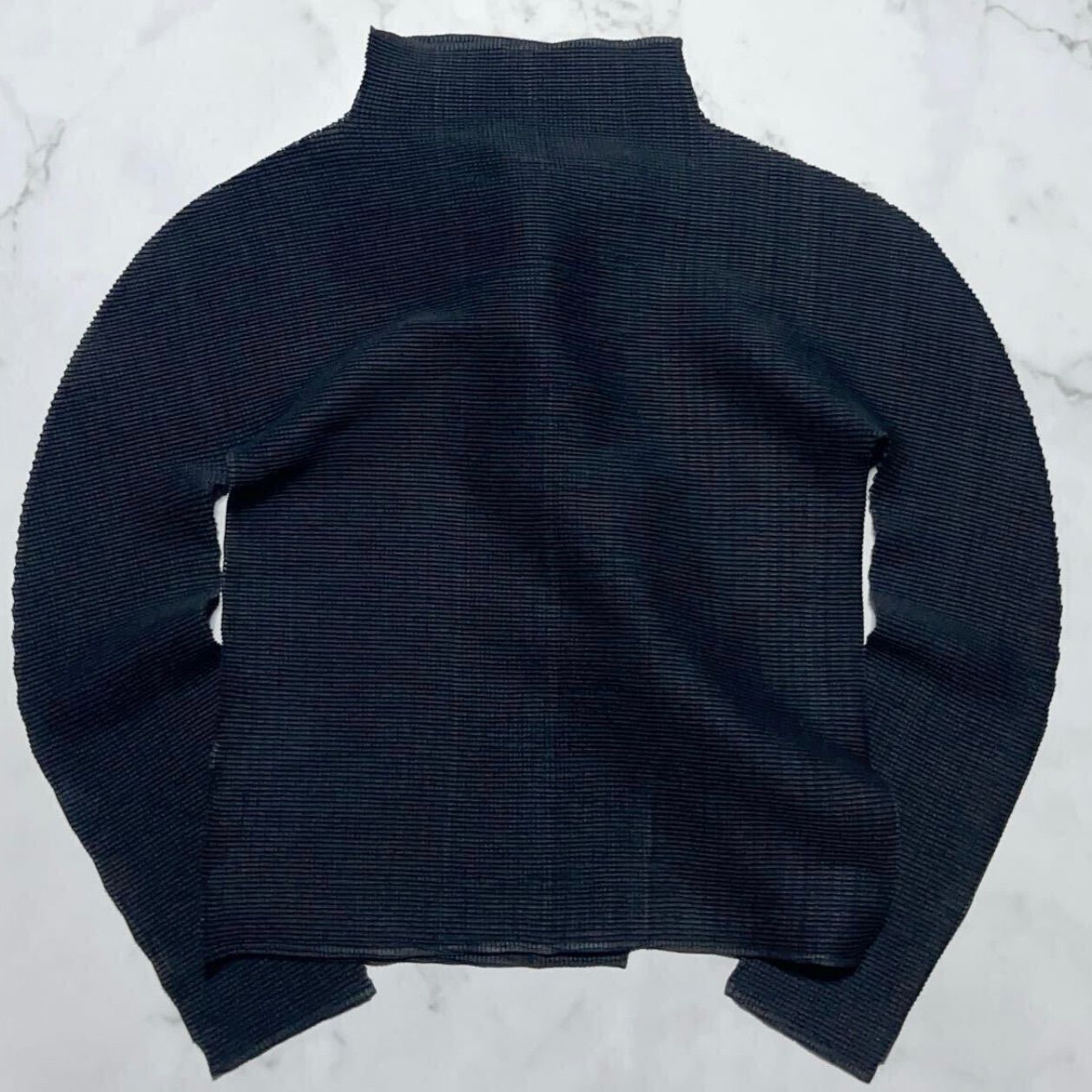 美品 me ISSEY MIYAKE ミー イッセイミヤケ ブラック 黒 黒色