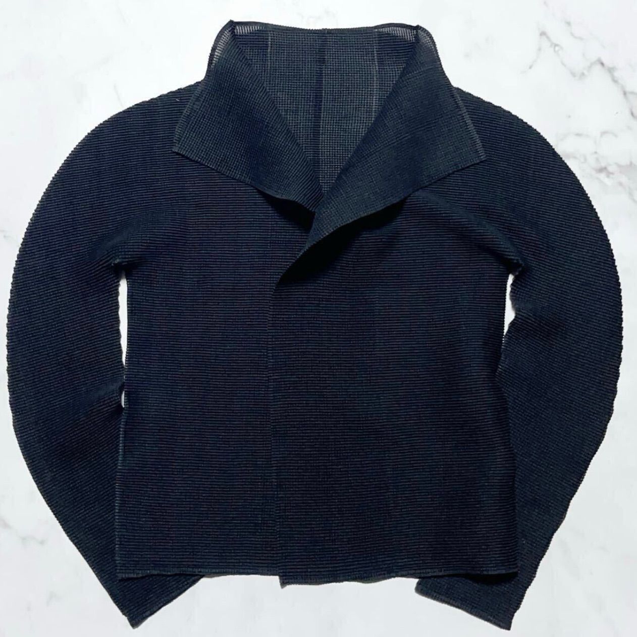 美品 me ISSEY MIYAKE ミー イッセイミヤケ ブラック 黒 黒色